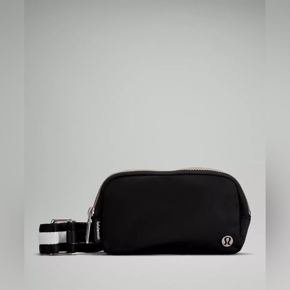 Lululemon Everywhere Crossbody Bag